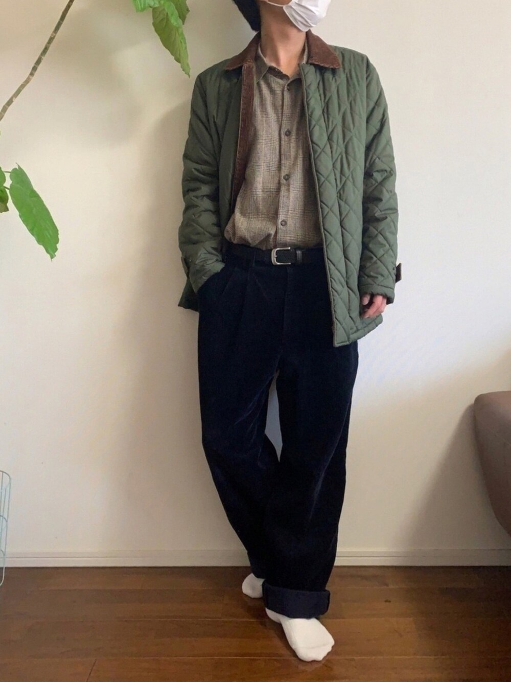 「UNIQLO、GU、フリークスストア(FREAK'S STORE)、ラコステ、チェック、春アウター、休日スタイル、タックイン、キルティングジャケット、コーデュロイパンツ」｜「UNIQLOのアイテム（ダウンジャケット/コート、グリーン系）」を使った、zubolazさん（メンズ・168cm）の春コーディネートの1枚目の写真