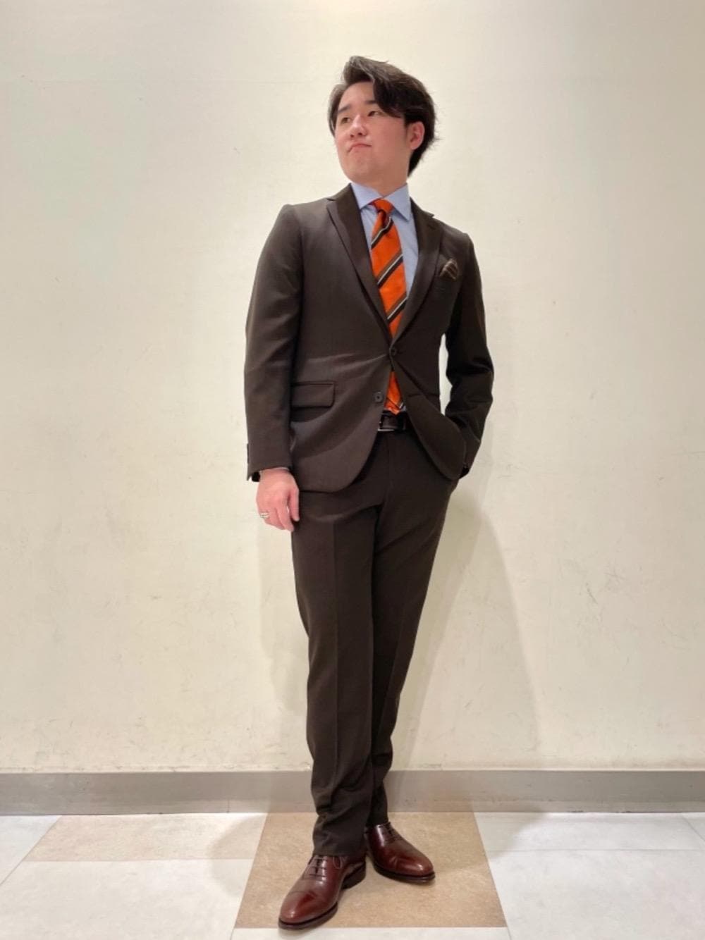 「ジャケット、セットアップ、シューズ、ビジネス、JALAN SRIWIJAYA、シャツ/ブラウス、スーツ/タイ、フォーマル/セレモニー、■WORK TRIP OUTFITS」｜「JALAN SRIWIJAYAの[ ジャランスリウァヤ ] Jalan Sriwijaya 5アイレット キャップトゥ シューズ（ドレスシューズ、ブラウン系）」を使った、sugii_kさん（メンズ・170cm）の秋コーディネートの1枚目の写真
