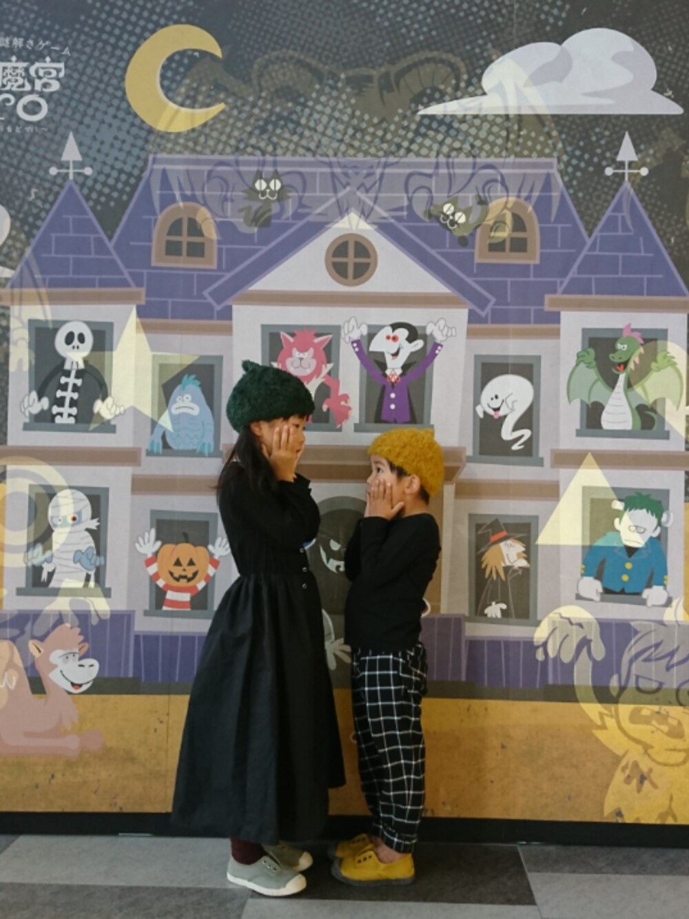 「キッズ、キッズファッション、秋コーデ、リンクコーデ、ワンピース、ハロウィンコーデ、姉弟、モノトーン、cokitica、シンプル」｜「CientaのCienta
（スリッポン、グレー系）」を使った、popo☆さん（キッズ・110cm）の秋コーディネートの1枚目の写真