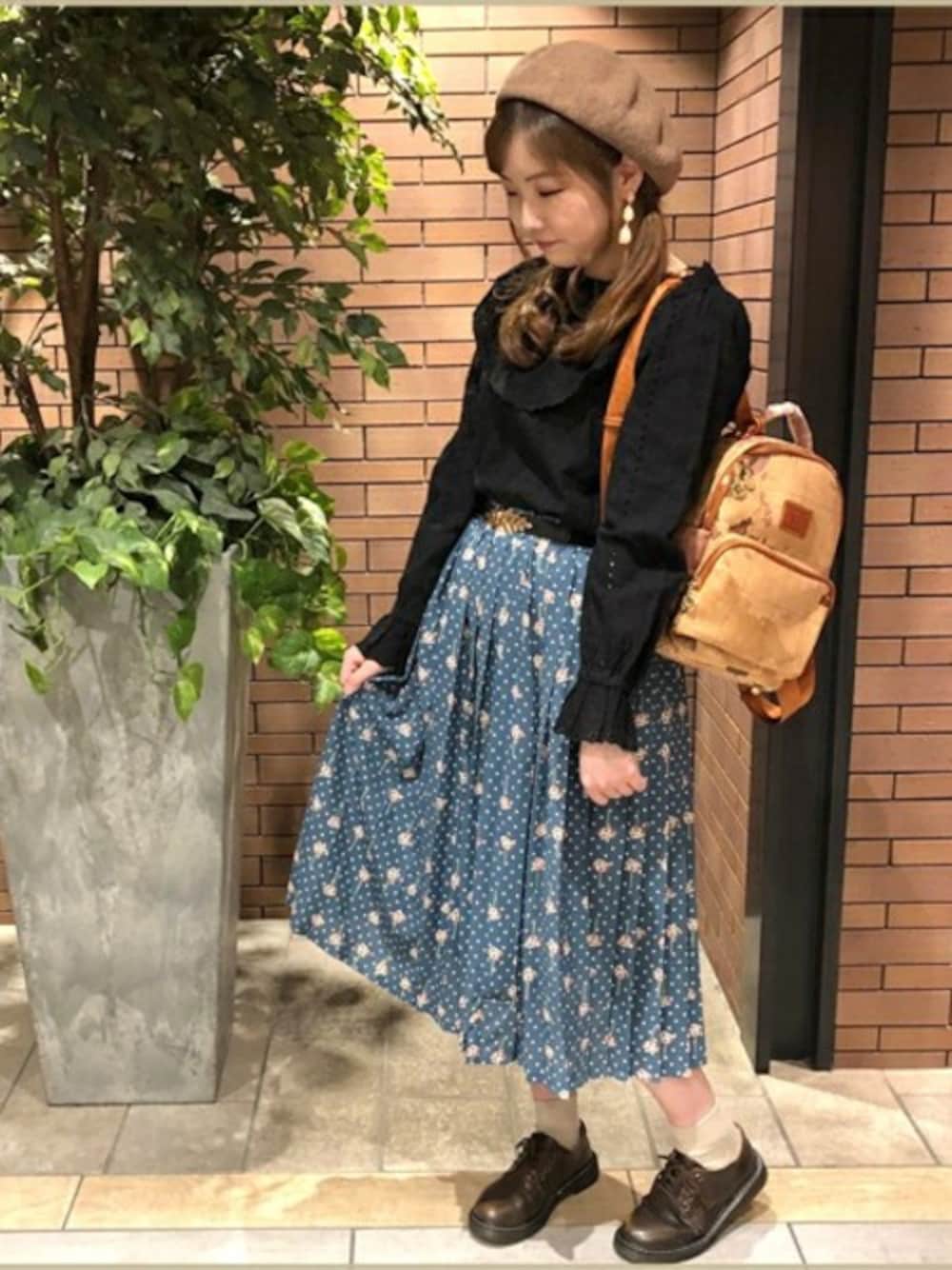 「ベルト、レトロ、プリーツスカート、花柄スカート、パラビオン、コットンレース、レーストップス、大人ガーリー、レースブラウス、paravion」｜「Hamble by Par Avionのラウンドレースブラウス（シャツ/ブラウス、ブラック系）」を使った、ParAvionさん（レディース・155cm）の春コーディネートの1枚目の写真