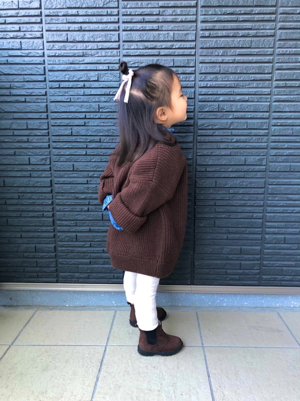 「キッズコーデ、おしゃれさんと繋がりたい、チャオパニックティピー(CIAOPANIC TYPY)、アプレレクール、apreslescours、H&M、ニットワンピース」｜「CIAOPANIC TYPYのアイテム（トップス、ブラウン系）」を使った、®️9さん（キッズ・80cm）の冬コーディネートの1枚目の写真