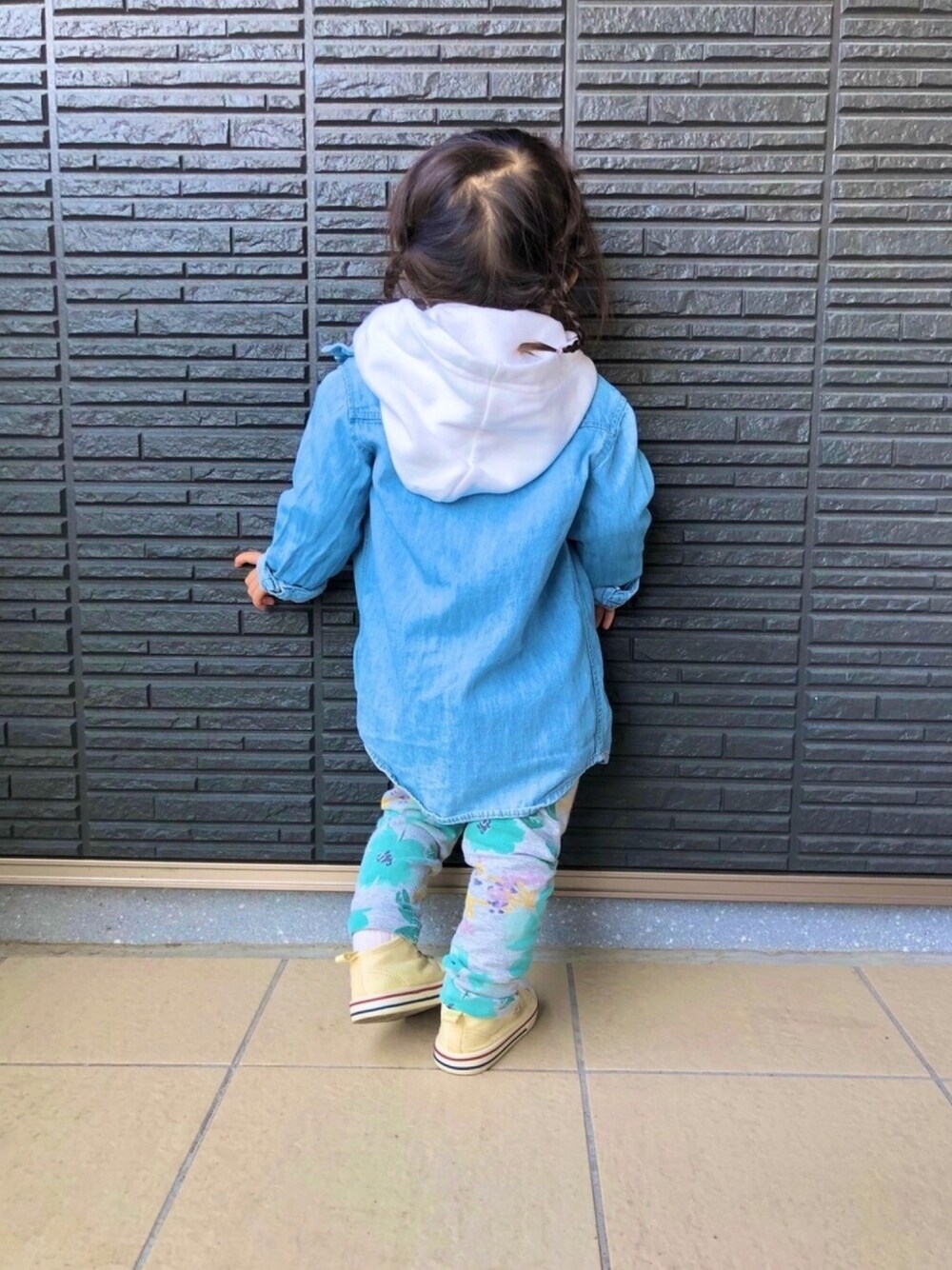 「パステル映える春、キッズファッション、おしゃれさんと繋がりたい、GAP、GU、H&M、西松屋、プチプラ、ビッグシルエット」｜「GUのアイテム（スウェット、ホワイト系）」を使った、®️9さん（キッズ・80cm）の春コーディネートの1枚目の写真
