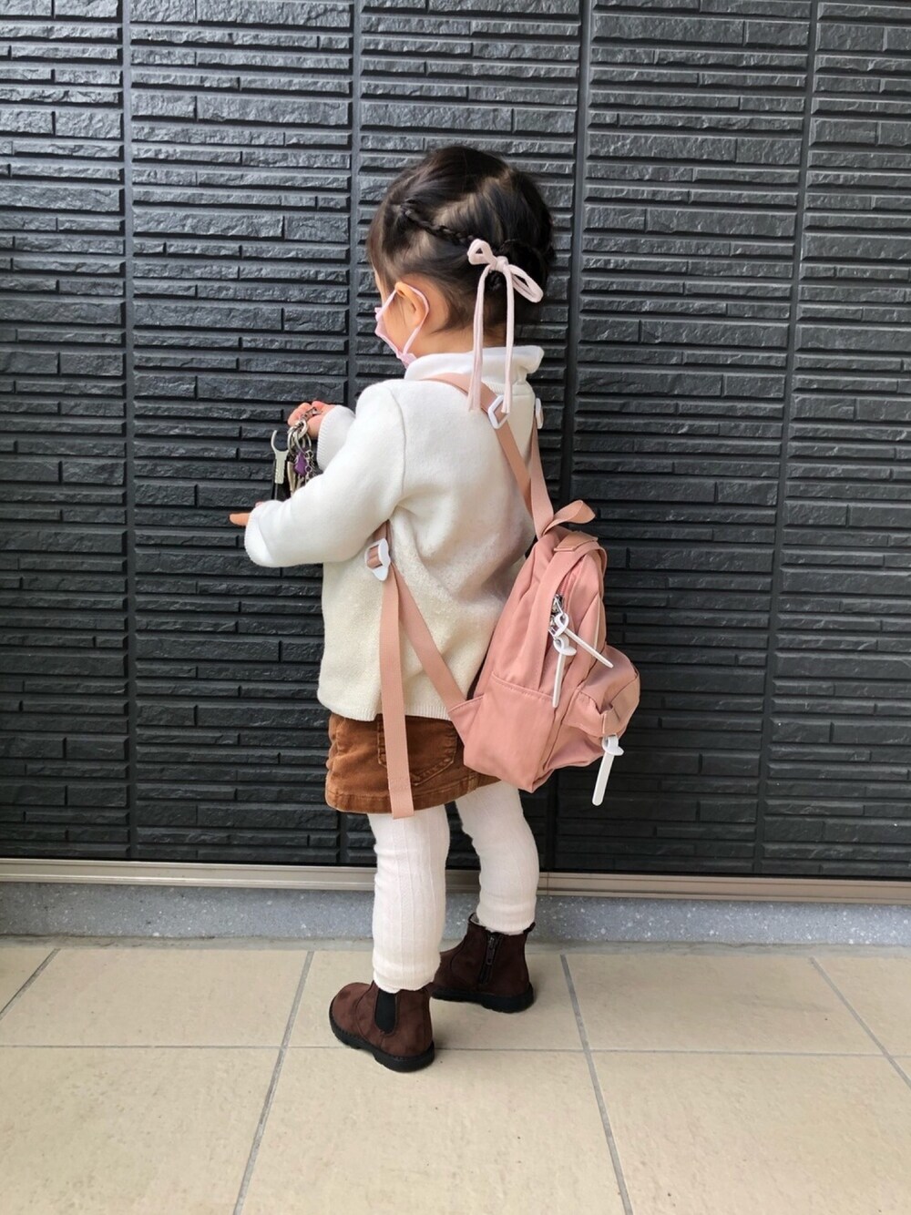 「キッズコーデ、おしゃれさんと繋がりたい、H&M、チャオパニックティピー(CIAOPANIC TYPY)、西松屋、アプレレクール、apreslescours、コーデュロイスカート、カジュアルコーデ」｜「H&Mのアイテム（カーディガン/ボレロ、ホワイト系）」を使った、®️9さん（キッズ・80cm）の春コーディネートの1枚目の写真