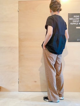「folka（フォルカ）の【folka(フォルカ) 】アシンメトリーブラウスペプラム半袖カットソー（Tシャツ/カットソー）」を使った、メトさん（レディース・155cm）の夏コーディネート