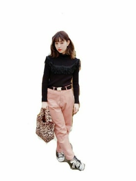 「KBF（ケイビーエフ）のKBF コーデュロイパンツ（その他パンツ、ピンク系）」を使った、小林 ひかる さん（レディース・164cm）の冬コーディネート