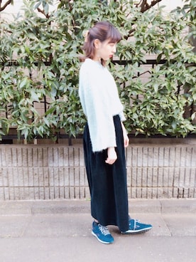 「Reebok（リーボック）のアイテム（スニーカー、ブルー系）」を使った、小林 ひかる さん（レディース・164cm）の冬コーディネート