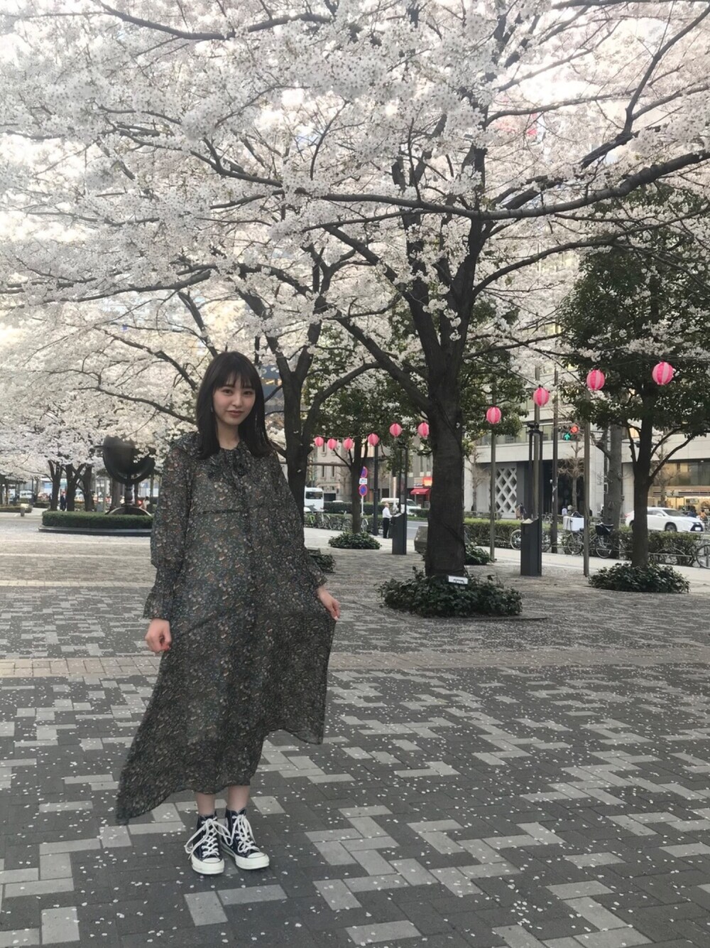 「春、ワンピース、LEBECCA boutique、荒井愛花ちゃん」｜「LEBECCA boutiqueのアイテム（ワンピース、グリーン系）」を使った、小林 ひかる さん（レディース・164cm）の春コーディネートの1枚目の写真