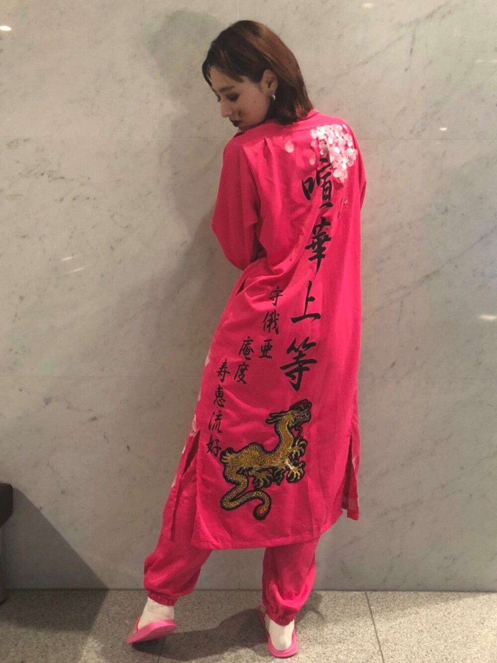 ピンク系のその他を着用したレディースの秋コーディネートの1枚目の写真