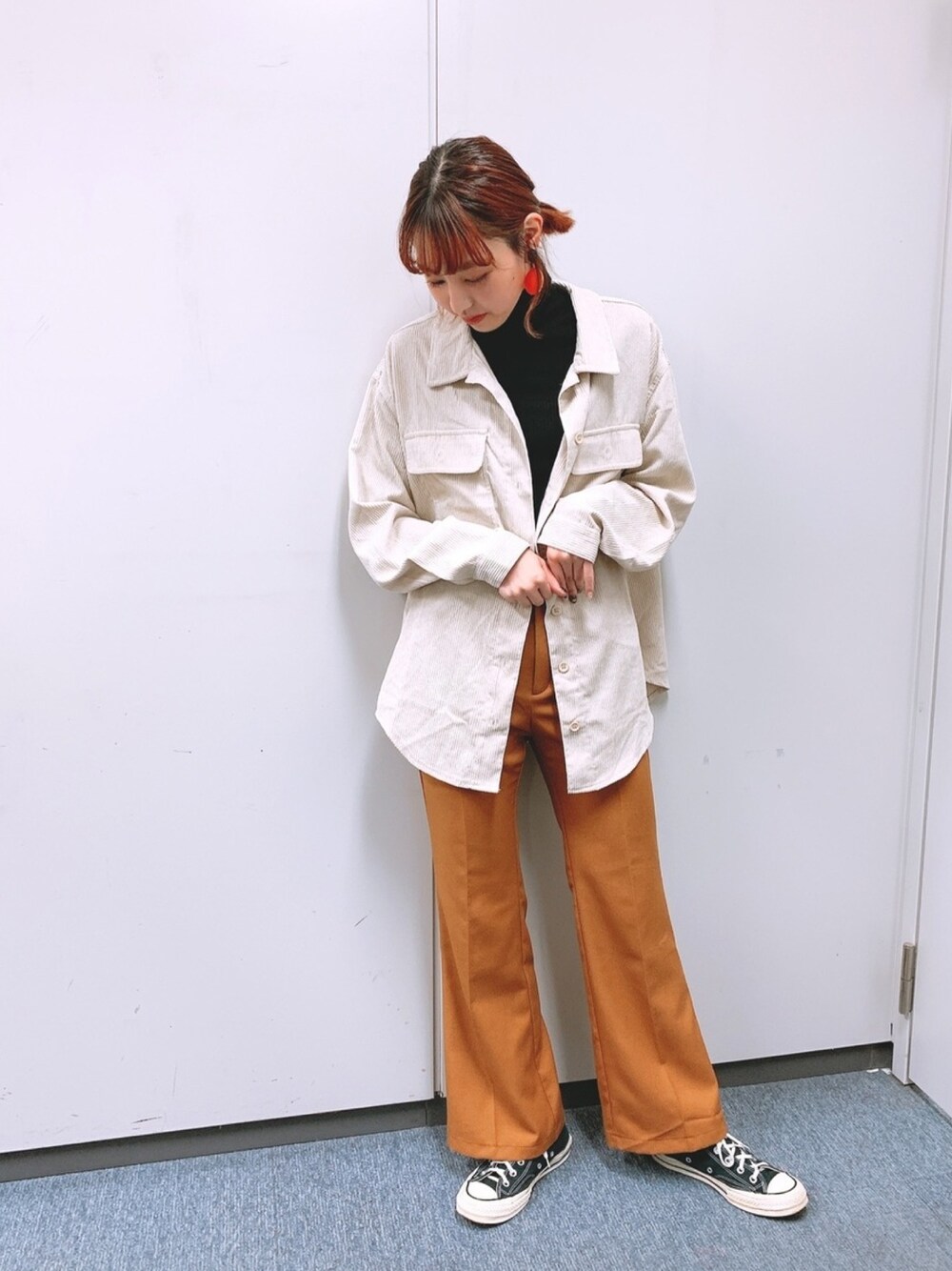 「秋コーデ、シンプルコーデ、GU、GUコーデ」｜「GUのアイテム（パンツ、ブラウン系）」を使った、小林 ひかる さん（レディース・164cm）の秋コーディネートの1枚目の写真