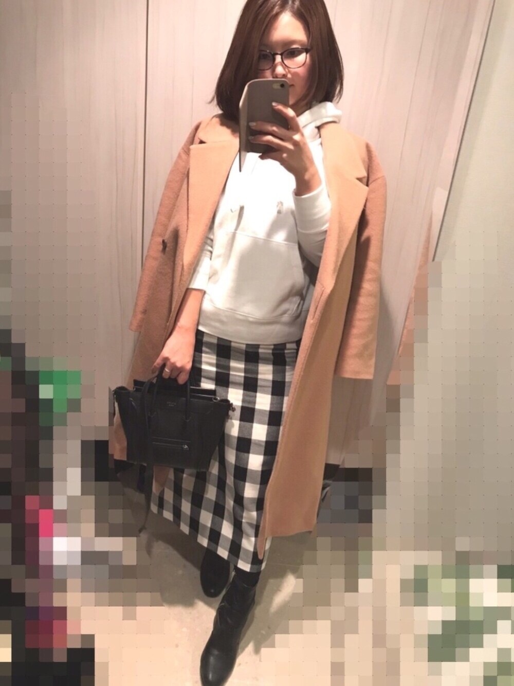 「カジュアルコーデ、ギンガムチェック、ユニクロ、パーカー、セリーヌ」｜「UNIQLOのスウェットプルパーカ（長袖）＋（パーカー、ホワイト系）」を使った、msy.t27さん（レディース・155cm）の冬コーディネートの1枚目の写真