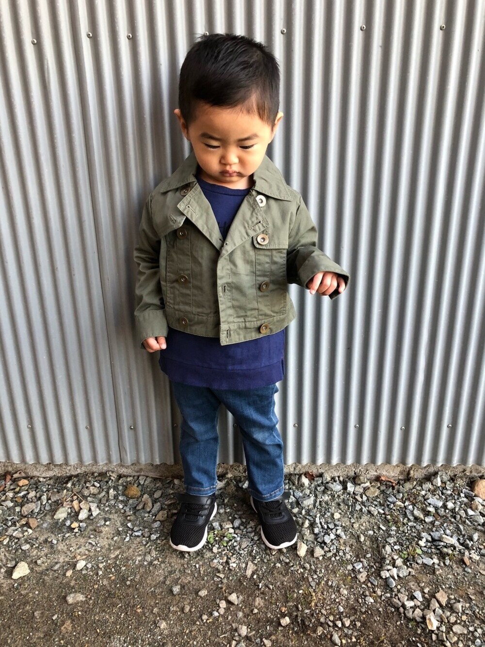 「キッズファッション、カジュアルコーデ、プチプラコーデ、2歳、男の子」｜「Right-onのアイテム（ミリタリージャケット、グリーン系）」を使った、みなむしこさん（キッズ・90cm）の春コーディネートの1枚目の写真