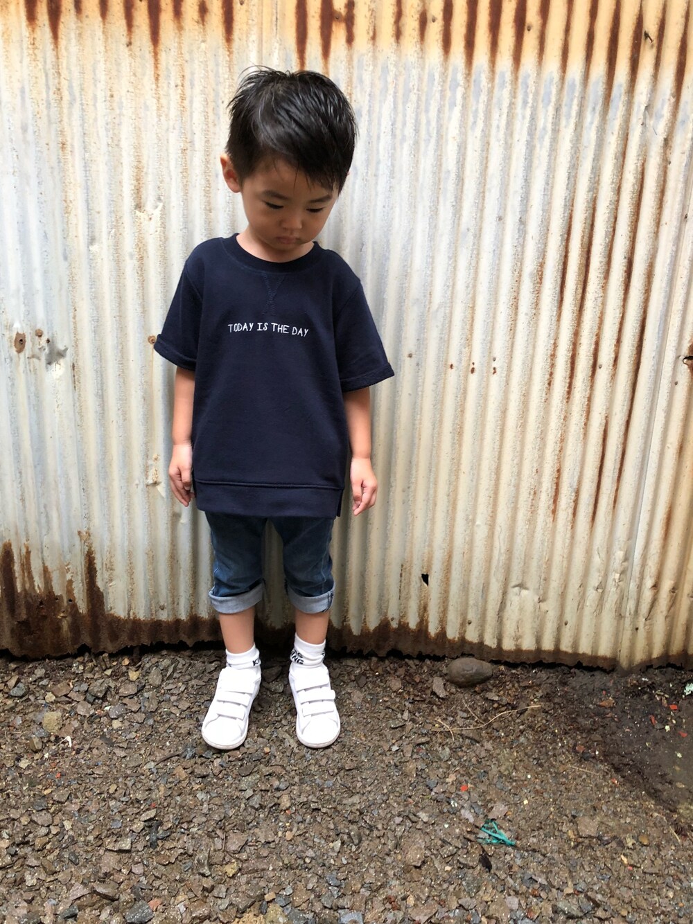 「秋コーデ、キッズコーデ、3歳、シンプル、デニム、男の子、息子」｜「b・ROOMのロゴ刺繍半袖トレーナー（スウェット、ブルー系）」を使った、みなむしこさん（キッズ・90cm）の秋コーディネートの1枚目の写真