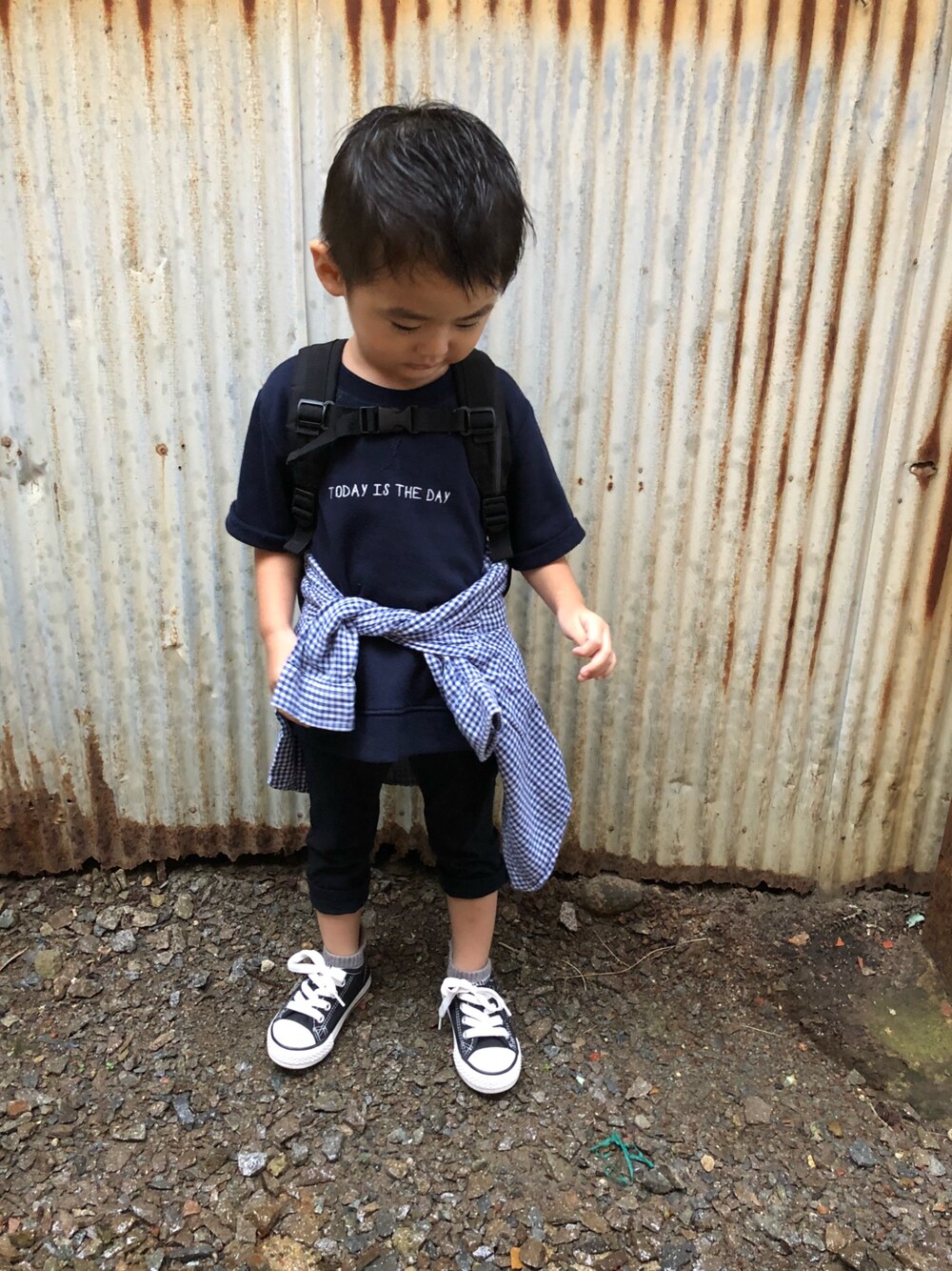 「男の子、キッズファッション、ラクチンコーデ、プチプラコーデ、西松屋、3歳」｜「b・ROOMのロゴ刺繍半袖トレーナー（スウェット、ブルー系）」を使った、みなむしこさん（キッズ・90cm）の秋コーディネートの1枚目の写真