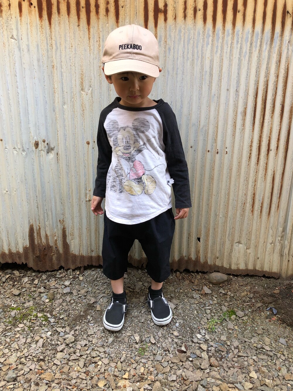 「カジュアルコーデ、はるコーデ、男の子コーデ、春、グローバルワーク(GLOBAL WORK)」｜「お下がり❤︎のアイテム（Tシャツ/カットソー、ホワイト系）」を使った、みなむしこさん（キッズ・100cm）の春コーディネートの1枚目の写真