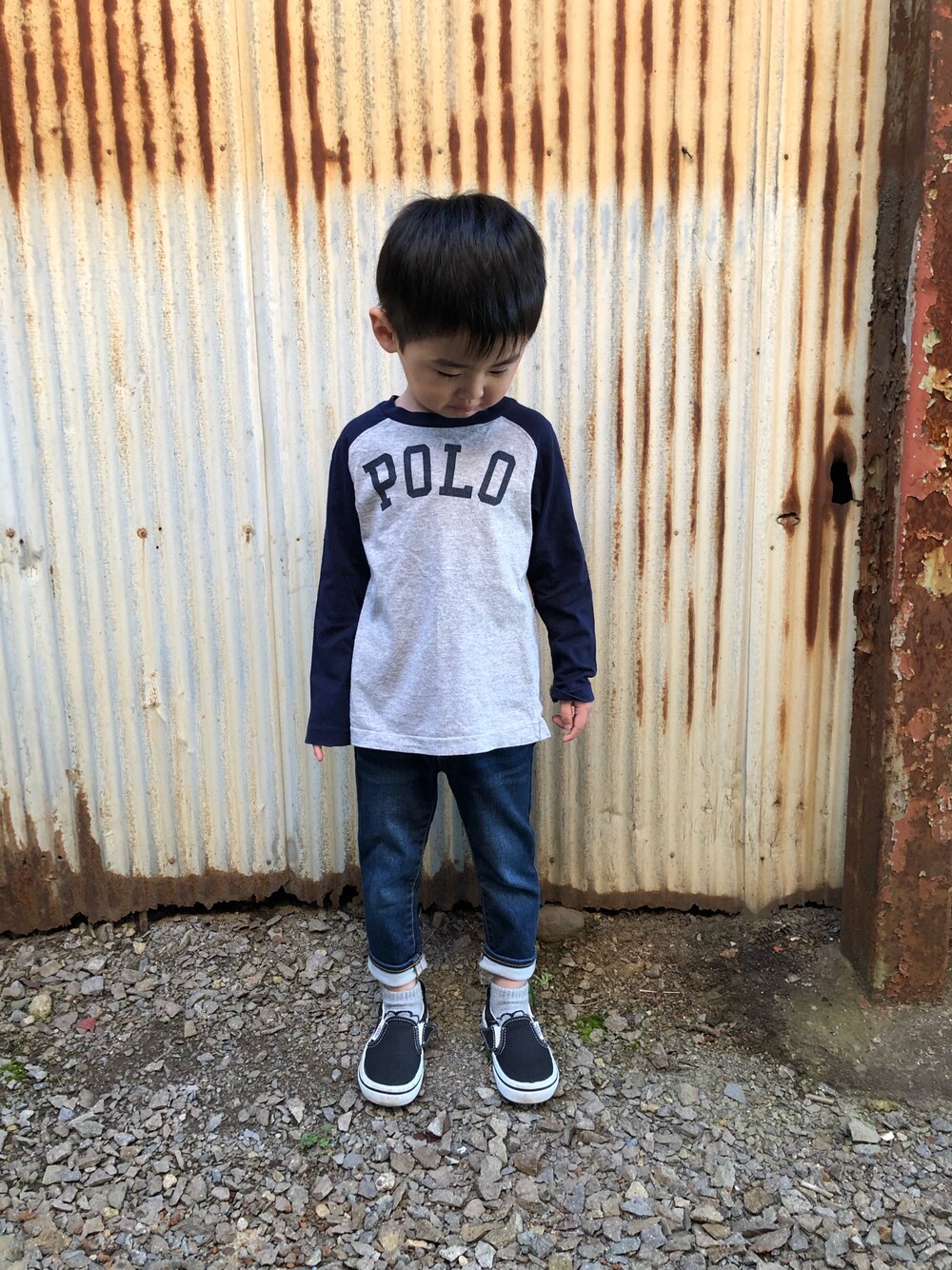 「キッズファッション、シンプルコーデ、おとこのこ、春コーデ、プチプラ、バンズ」｜「POLO RALPH LAURENのアイテム（Tシャツ/カットソー、グレー系）」を使った、みなむしこさん（キッズ・100cm）の春コーディネートの1枚目の写真