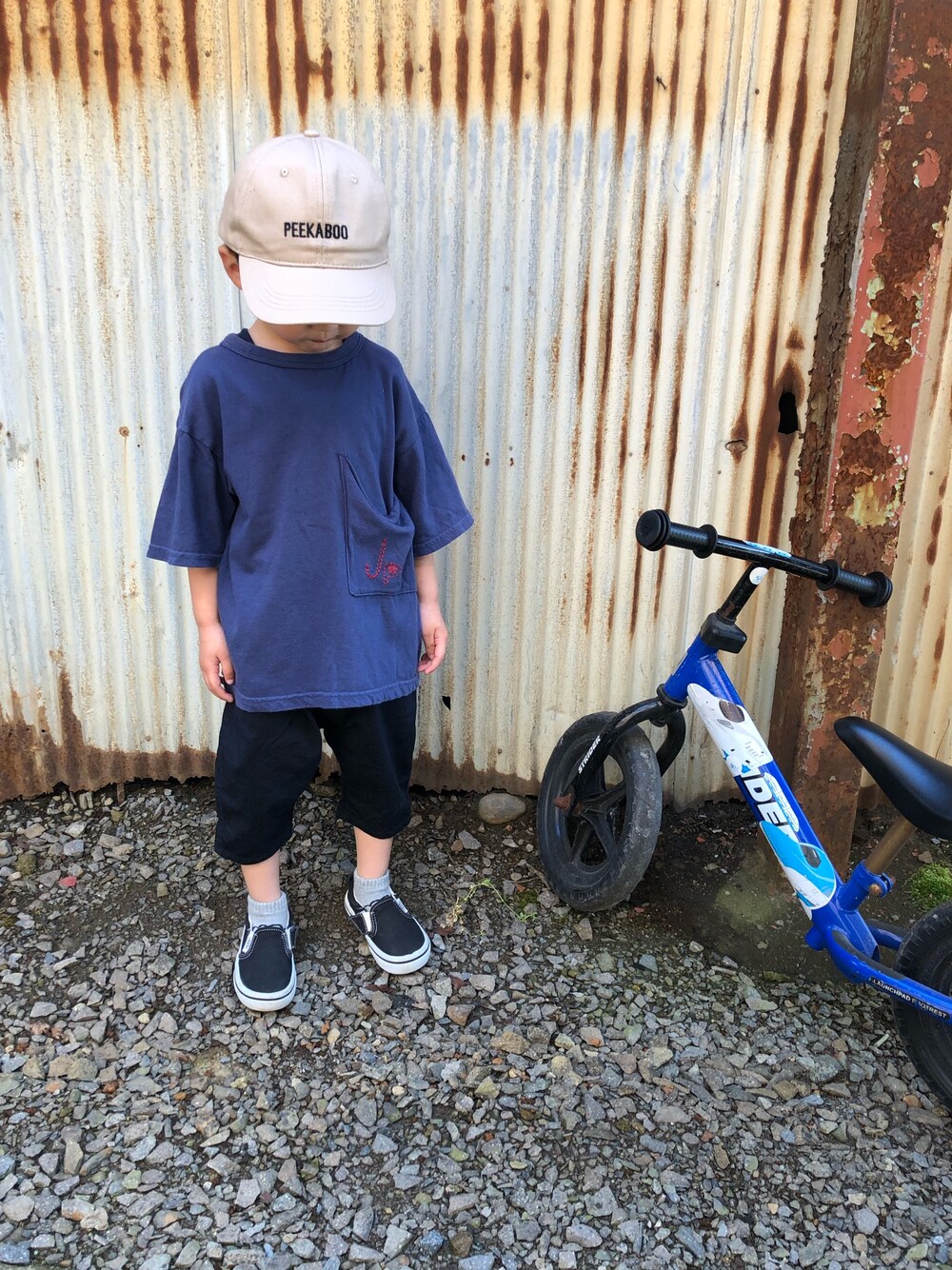 「プチプラ、男の子コーデ、おしゃれさんと繋がりたい、春コーデ、令和初コーデ、休日スタイル、3歳、グローバルワーク(GLOBAL WORK)」｜「JIPPONのビッグポケット刺繍Ｔシャツ　ＪＰ (80～140cm)（Tシャツ/カットソー、ブルー系）」を使った、みなむしこさん（キッズ・100cm）の春コーディネートの1枚目の写真
