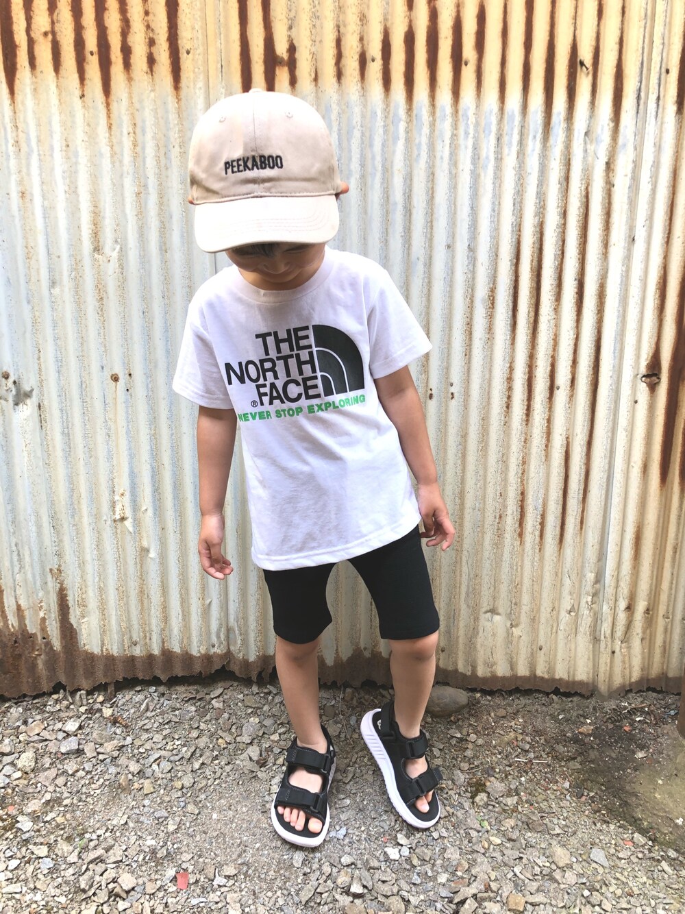 「シンプル、カジュアル、プチプラ、ハーフパンツ、西松屋、スポーツサンダル、男の子コーデ」｜「THE NORTH FACEのアイテム（Tシャツ/カットソー、ホワイト系）」を使った、みなむしこさん（キッズ・100cm）の夏コーディネートの1枚目の写真