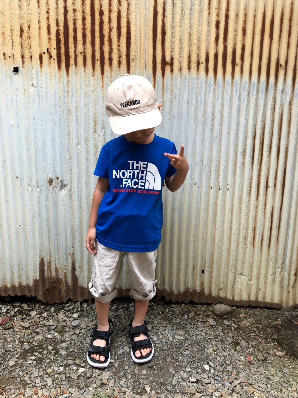 「おとこのこ、シンプルコーデ、ベージュ、男の子コーデ、カジュアルコーデ、ノースフェイス」｜「THE NORTH FACEのザ・ノース・フェイス キッズカットソー / ショートスリーブカラードームティー（Tシャツ/カットソー、ブルー系）」を使った、みなむしこさん（キッズ・92cm）の夏コーディネートの1枚目の写真