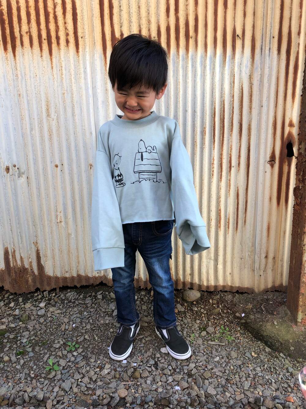 「VANS、秋コーデ、むすこーで、スヌーピー、4歳、男の子」｜「PEANUTSの【PEANUTS×CIAOPANIC TYPY】フレアスリーブスウェット（スウェット、グリーン系）」を使った、みなむしこさん（キッズ・100cm）の秋コーディネートの1枚目の写真