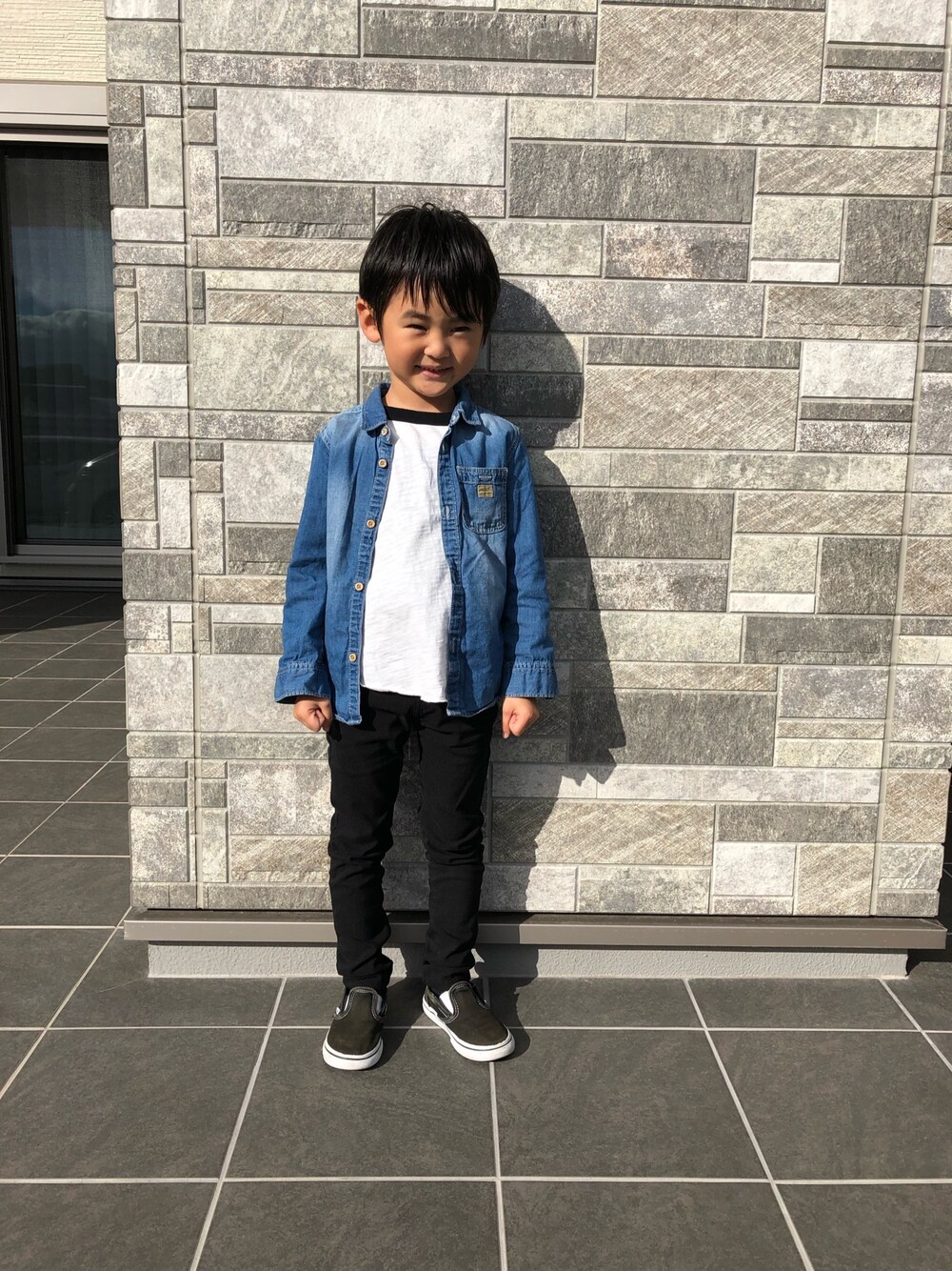 「キッズファッション、シンプル、カジュアルコーデ、プチプラ、5歳、kids、ザラ」｜「ZARAのアイテム（シャツ/ブラウス、ブルー系）」を使った、みなむしこさん（キッズ・110cm）の秋コーディネートの1枚目の写真