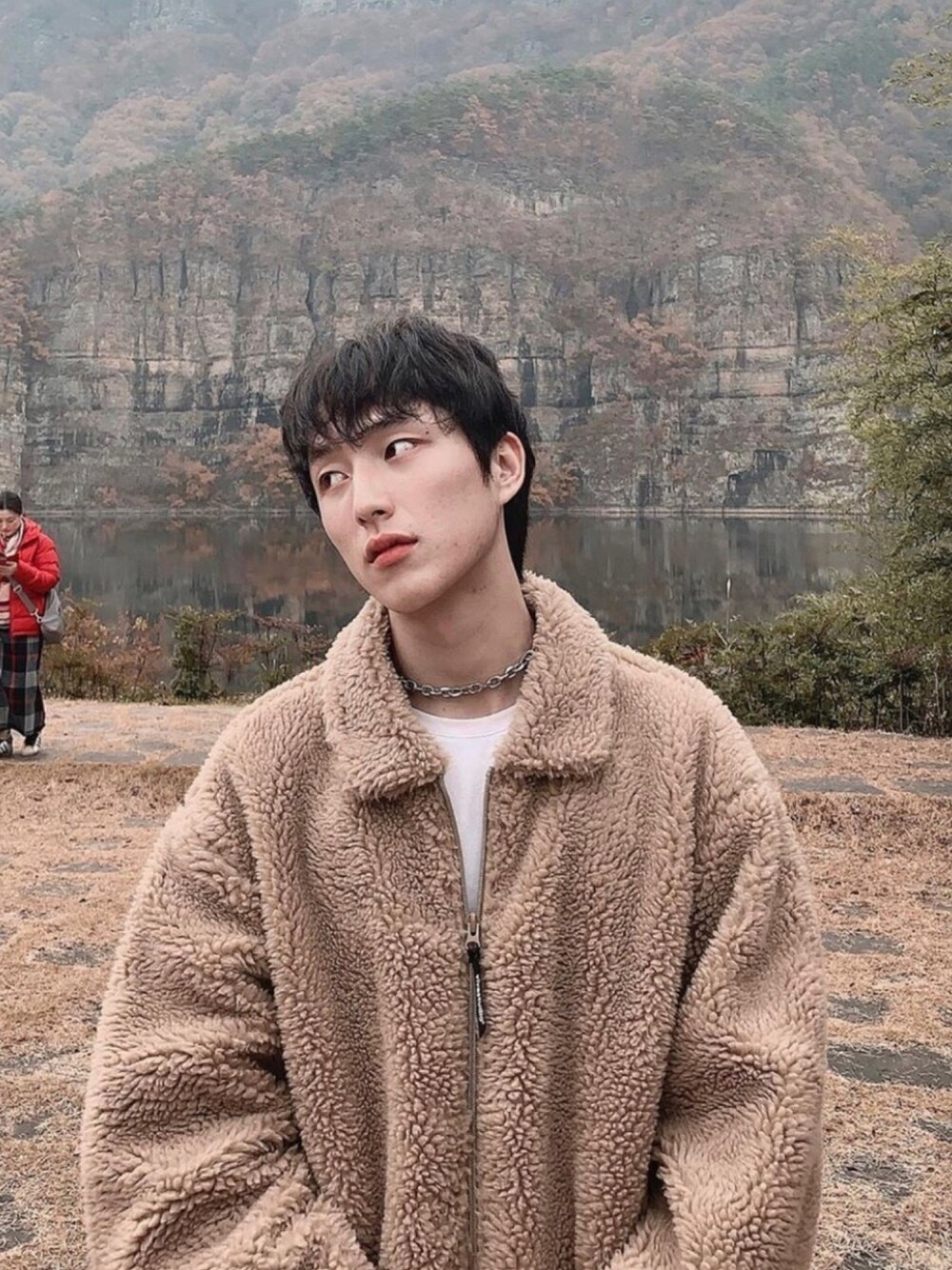 「VIVASTUDIO、ビバスタジオ、韓国ファッション、韓国ブランド、韓国、冬コーデ、フリース、ボア」｜「VIVASTUDIOのFLEECE JACKET（ブルゾン、ベージュ系）」を使った、vivastudioさん（メンズ・177cm）の秋コーディネートの1枚目の写真