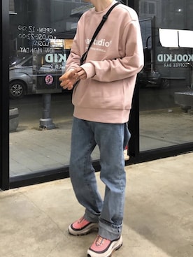 「アイテム（スウェット、ピンク系）」を使った、vivastudioさん（メンズ・174cm）の冬コーディネート