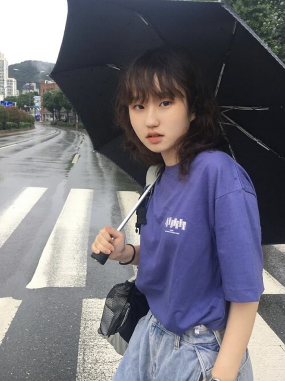 「ロゴT、Tシャツ、ボックスロゴ、シンプルコーデ、夏コーデ、半袖、韓国ブランド、韓国ファッション、pavement、ペーブメント」｜「PAVEMENTのBOX LOGO T-SHIRT（Tシャツ/カットソー、ブルー系）」を使った、vivastudioさん（レディース・164cm）の夏コーディネートの1枚目の写真