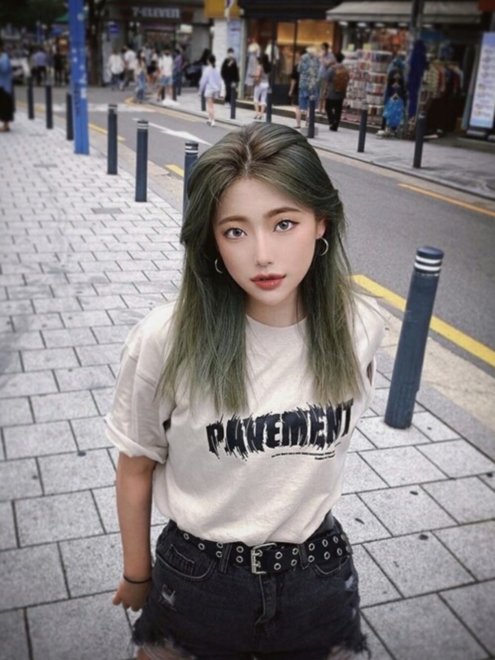 「ロゴT、Tシャツ、ストリート、シンプルコーデ、夏コーデ、韓国ブランド、韓国ファッション、おしゃれさんと繋がりたい、pavement、ペーブメント」｜「PAVEMENTのMOTION LOGO T-SHIRT（Tシャツ/カットソー、ベージュ系）」を使った、vivastudioさん（レディース・161cm）の夏コーディネートの1枚目の写真
