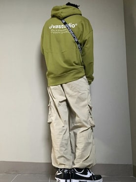 「アイテム（パーカー、グリーン系）」を使った、vivastudioさん（メンズ・177cm）の秋コーディネート