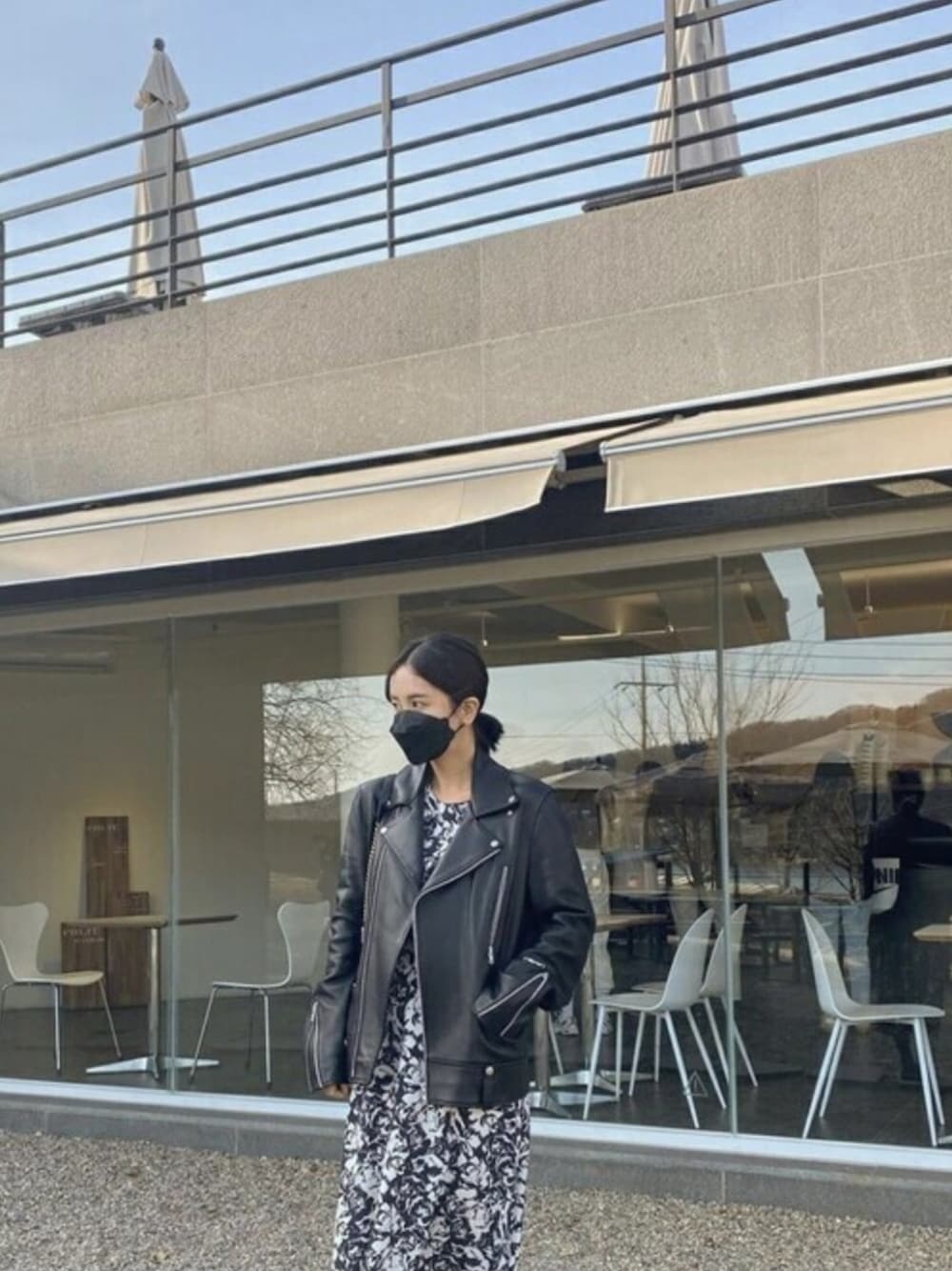 「ライダース、ライダースジャケット、革ジャン、春アウター、春コーデ、韓国ブランド、VIVASTUDIO、韓国ファッション、シンプルおしゃれが好き、ビバスタジオ」｜「VIVASTUDIOのTERRY RIDERS JACKET（ライダースジャケット、ブラック系）」を使った、vivastudioさん（レディース・157cm）の春コーディネートの1枚目の写真
