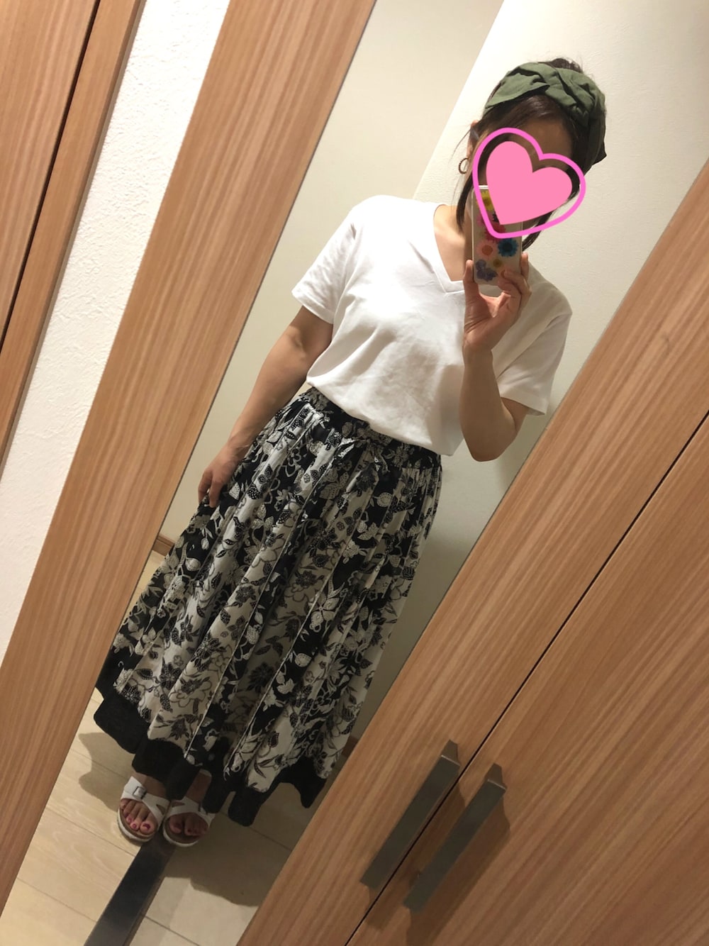 「古着、古着女子、ユニクロ、リー、サンダル、ターバン、Tシャツ」｜「usedのアイテム（スカート、ホワイト系）」を使った、きょんさん（レディース・157cm）の夏コーディネートの1枚目の写真