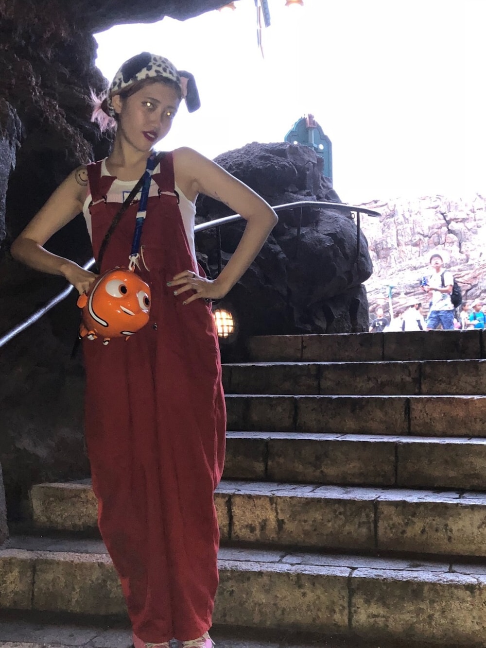 「シンプルコーデ、ディズニー、ootd、red、サロペット、オーバーオール、オーバーサイズ」｜「no brandのアイテム（サロペット/オーバーオール、レッド系）」を使った、らいだーさん（レディース・155cm）の夏コーディネートの1枚目の写真