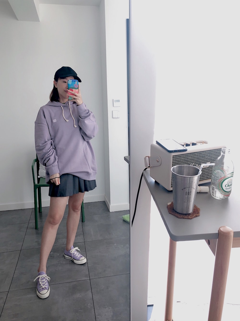「ACのアイテム（パーカー、パープル系）」を使った、黄小捣捣捣捣さん（レディース・162cm）の秋コーディネートの1枚目の写真