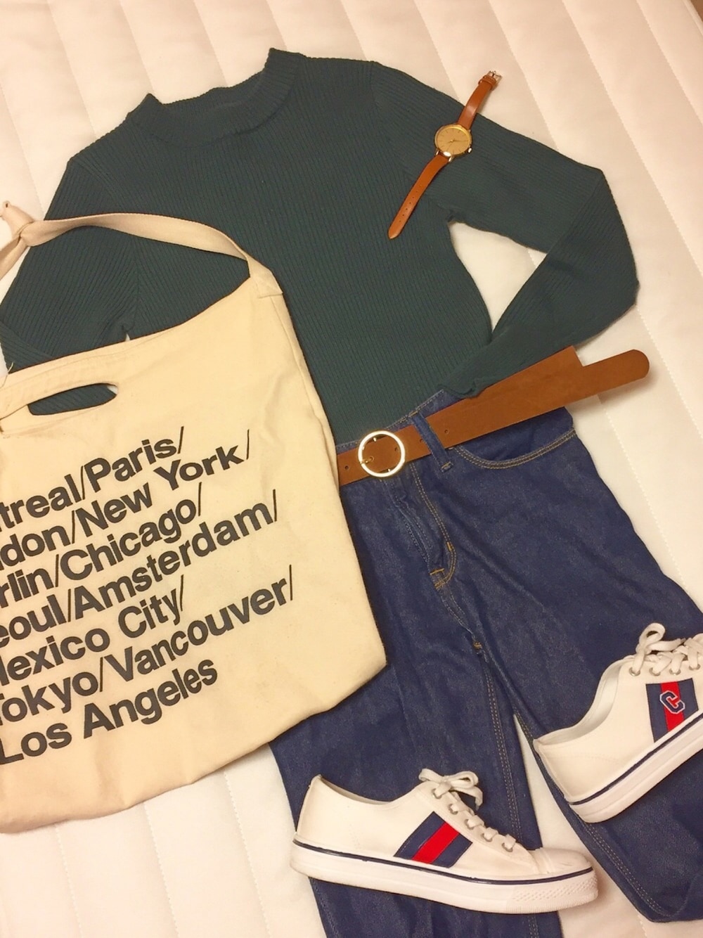 「パンツスタイル、デニム、ニット、スニーカー、腕時計、American Apparel、GU、H&M、RETRO GIRL、Champion」｜「RETRO GIRLのアイテム（ニット/セーター、グリーン系）」を使った、︎︎︎︎︎☺︎さん（レディース・157cm）の冬コーディネートの1枚目の写真
