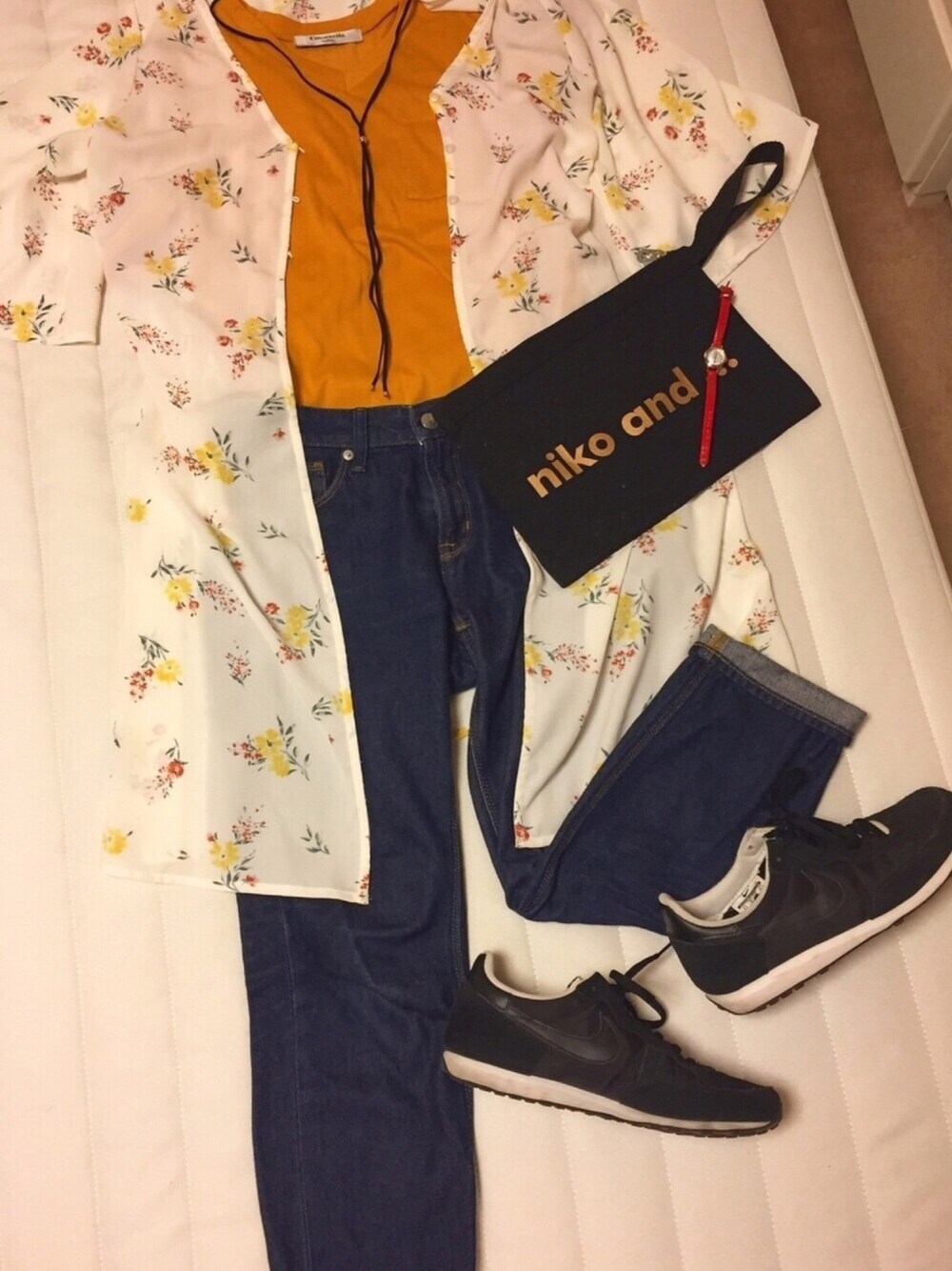 「ootd、デニム、イエロー、ロングカーディガン、花柄、スニーカー、はるコーデ、プチプラ、ベルイエロー、美女と野獣キャンペーン」｜「ems exciteのアイテム（Tシャツ/カットソー、イエロー系）」を使った、︎︎︎︎︎☺︎さん（レディース・157cm）の春コーディネートの1枚目の写真