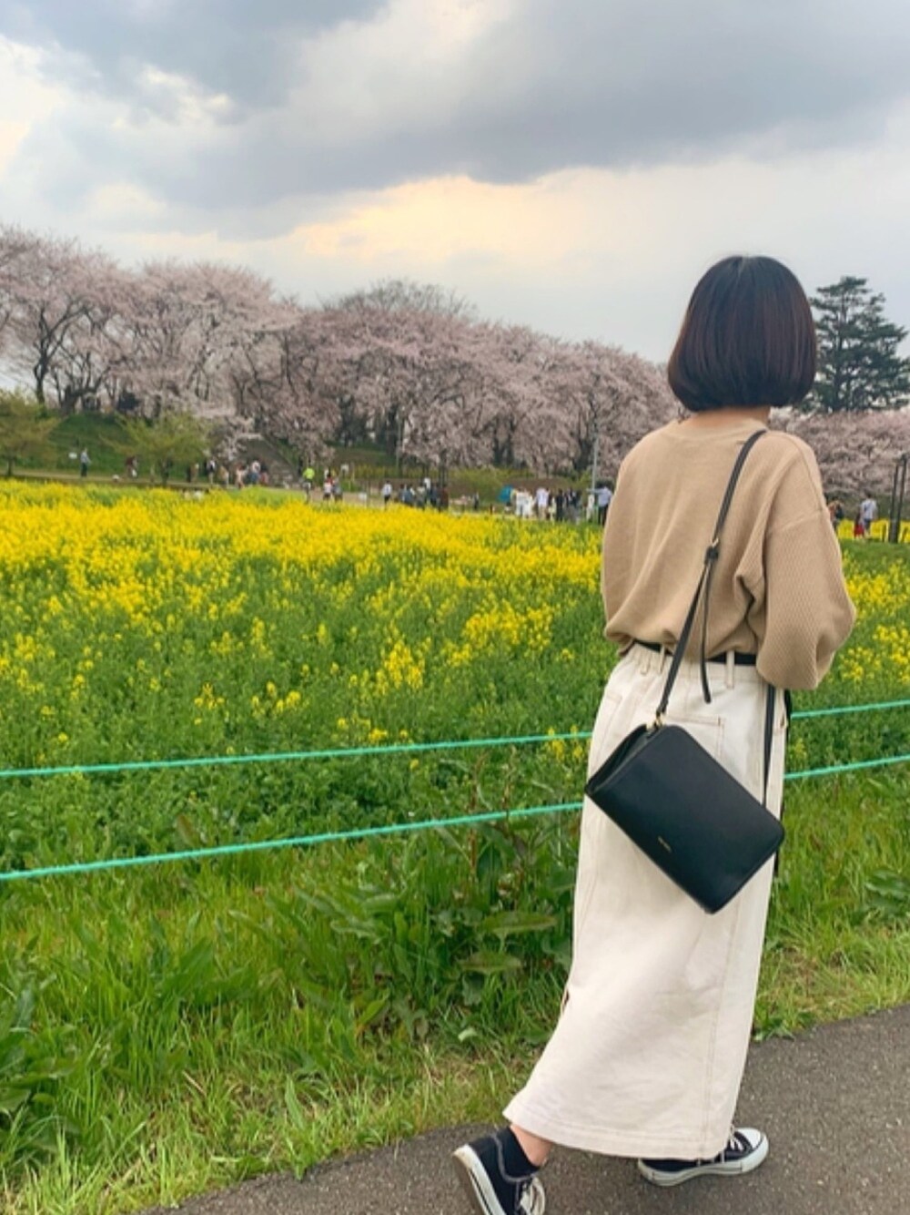「ゆるコーデ、シンプルコーデ、春、ベージュ」｜「one after another NICE CLAUPのサーマル刺繍トップス（Tシャツ/カットソー、ベージュ系）」を使った、︎︎︎︎︎☺︎さん（レディース・157cm）の春コーディネートの1枚目の写真
