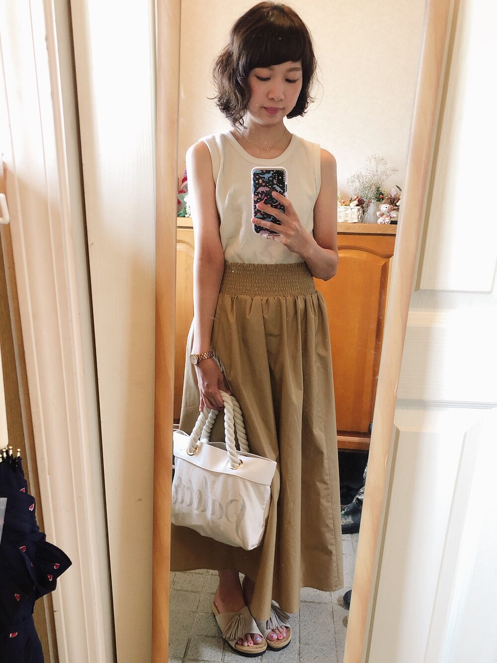 「ラクチンコーデ、オトナ女子、夏コーデ、サンダル、シンプル、GU、GUコーデ、ワッフルスリーブレスt、ワントーンコーデ、白×ベージュ」｜「GUのアイテム（タンクトップ、ベージュ系）」を使った、Misakiさん（レディース・160cm）の夏コーディネートの1枚目の写真