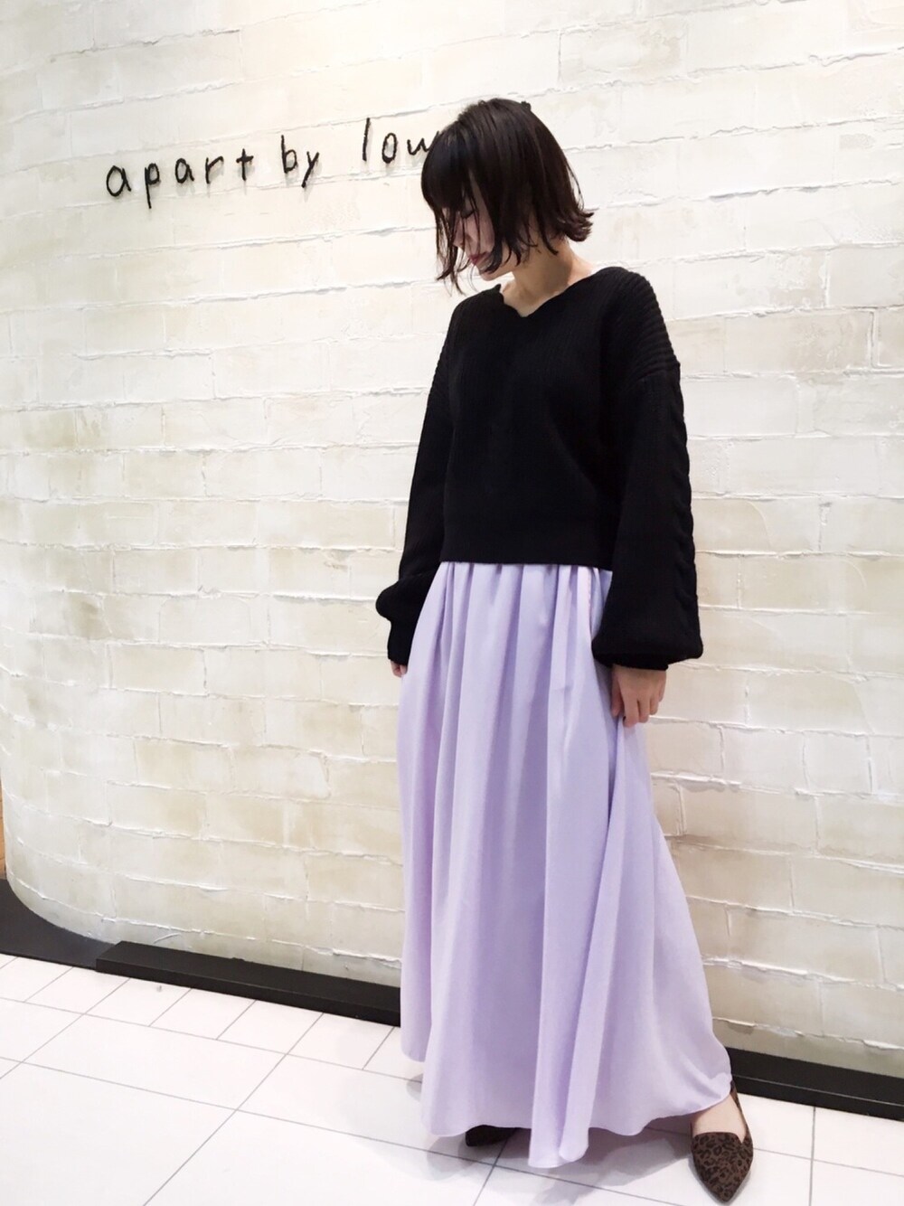 「アパートバイローリーズ、apartbylowrys、秋、ootd、大人カジュアル、大人コーデ、パープル、ケーブルニット、レオパード、マキシスカート」｜「A part byの5GAcNyWケーブルVPO　774851 （ニット/セーター、ブラック系）」を使った、arisa.さん（レディース・158cm）の秋コーディネートの1枚目の写真