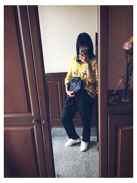 「イエローシャツ」｜「アイテム（パンツ）」を使った、にしもさん（レディース・156cm）の春コーディネート