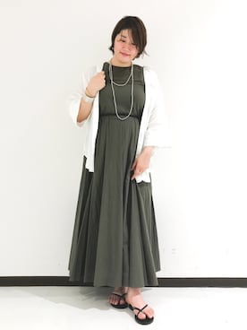 「カーキ×ホワイト」｜「アイテム（サンダル）」を使った、mikiさん（レディース・165cm）の夏コーディネート