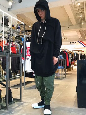 「DRKSHDW（ダークシャドウ）のアイテム（トップス）」を使った、Kazuya Kitamuraさん（メンズ・177cm）の秋コーディネート