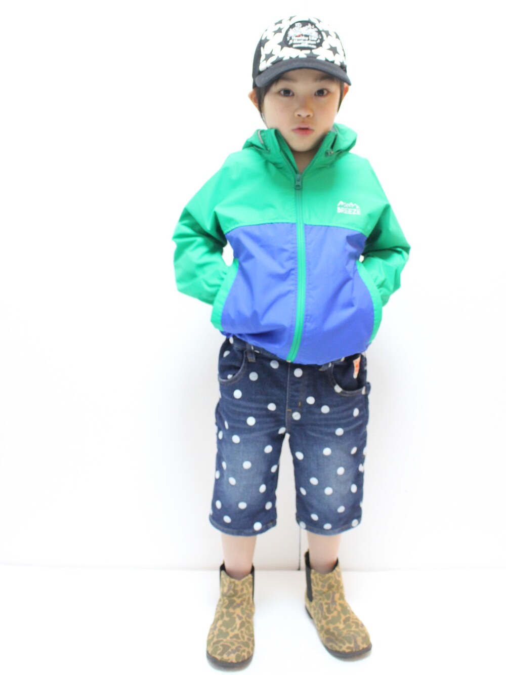 「BREEZE、キッズコーデ、kids、男の子、美エロキッズ、息子、キッズファッション、kidsfashion、息子コーデ、おとこのこ」｜「BREEZEのポケッタブルウィンドブレーカー（マウンテンパーカー、ブルー系）」を使った、haguhagu ♕ さん（キッズ・120cm）の春コーディネートの1枚目の写真
