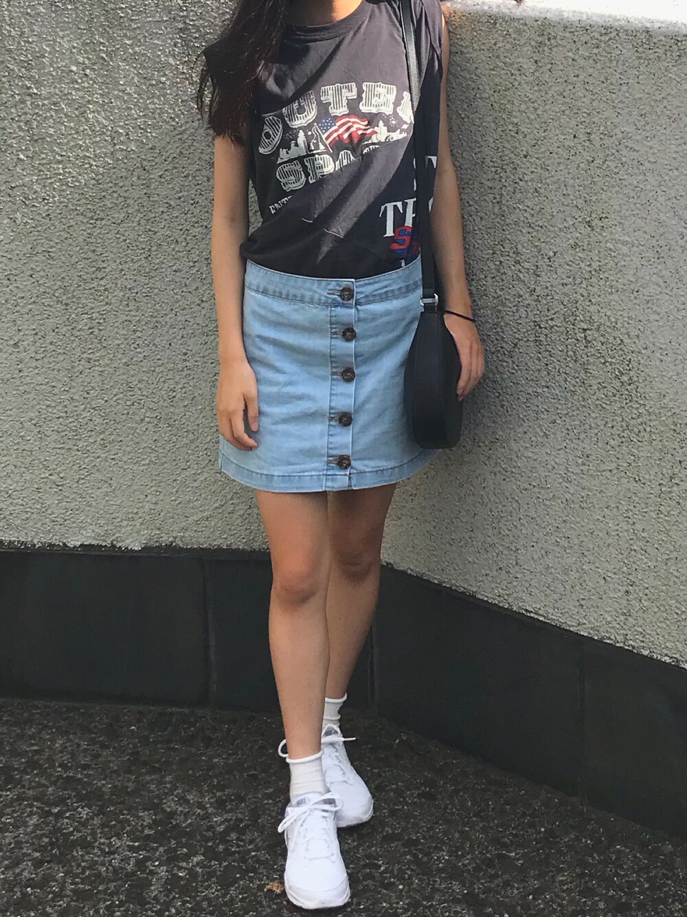 「夏のワントーンコーデ、シンプルコーデ、カジュアルコーデ、ラクチンコーデ、moussy、FOREVER 21、WEGO、NIKE、お洒落さんとつながりたい、おしゃれさんと繋がりたい」｜「MOUSSYのアイテム（Tシャツ/カットソー、ブラック系）」を使った、mikuさん（レディース・159cm）の夏コーディネートの1枚目の写真