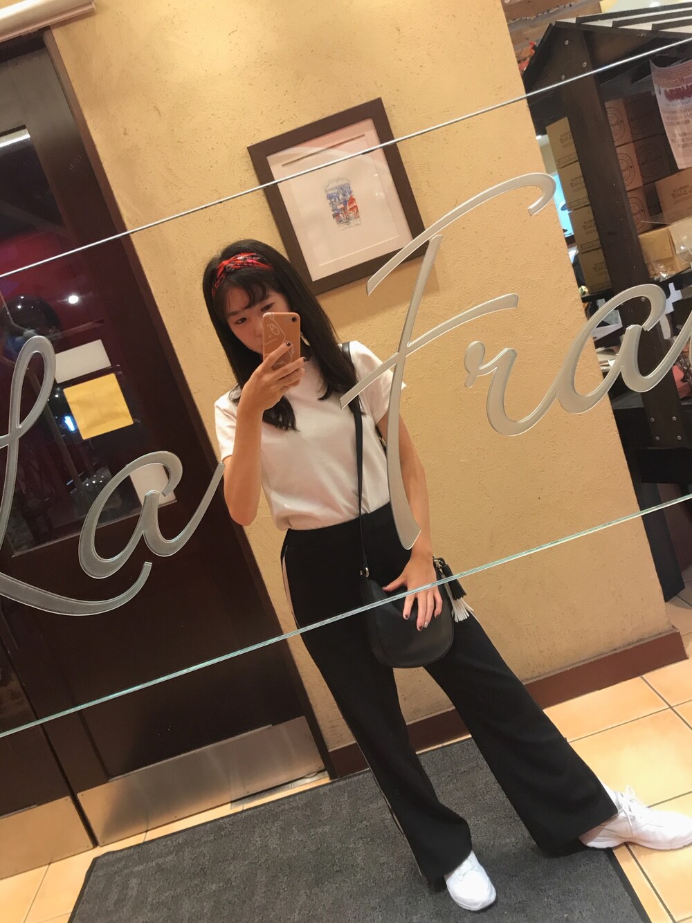 「秋服準備はじめました、オトナカジュアル、休日スタイル、ターバン、moussy、H&M、GU、NIKE、お洒落さんとつながりたい、モノトーン」｜「H&Mのアイテム（ヘアバンド、レッド系）」を使った、mikuさん（レディース・159cm）の秋コーディネートの1枚目の写真