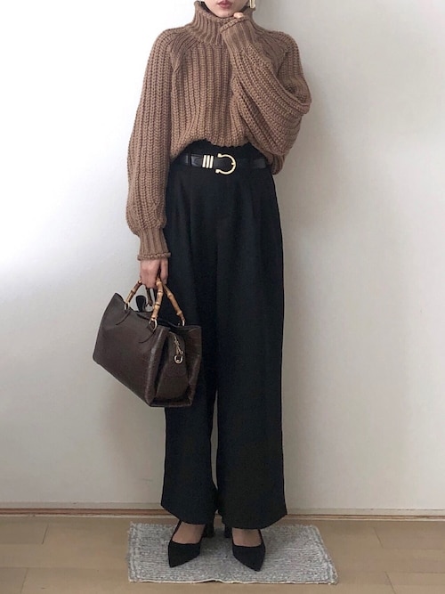 搭配波士顿包(棕色系)的女性时尚穿搭总览