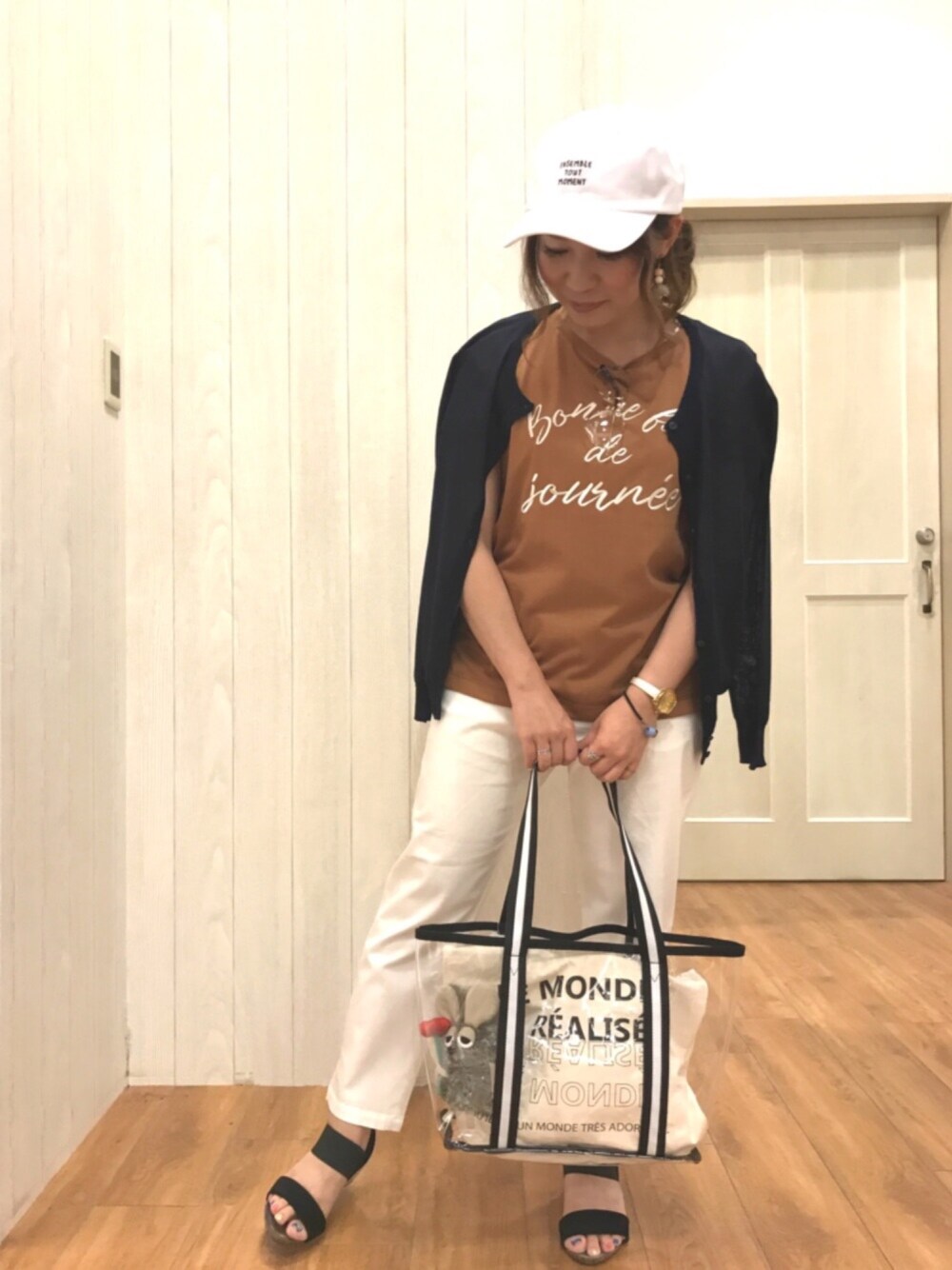 「シューラルー、フレデリック、シンプル、大人カジュアル、プチプラ、キャップ、パンツスタイル、ラフ、夏コーデ、スポーツミックス」｜「DRESKIPの刺繍ロゴキャップ（キャップ、ホワイト系）」を使った、*Yui*さん（レディース・151cm）の夏コーディネートの1枚目の写真