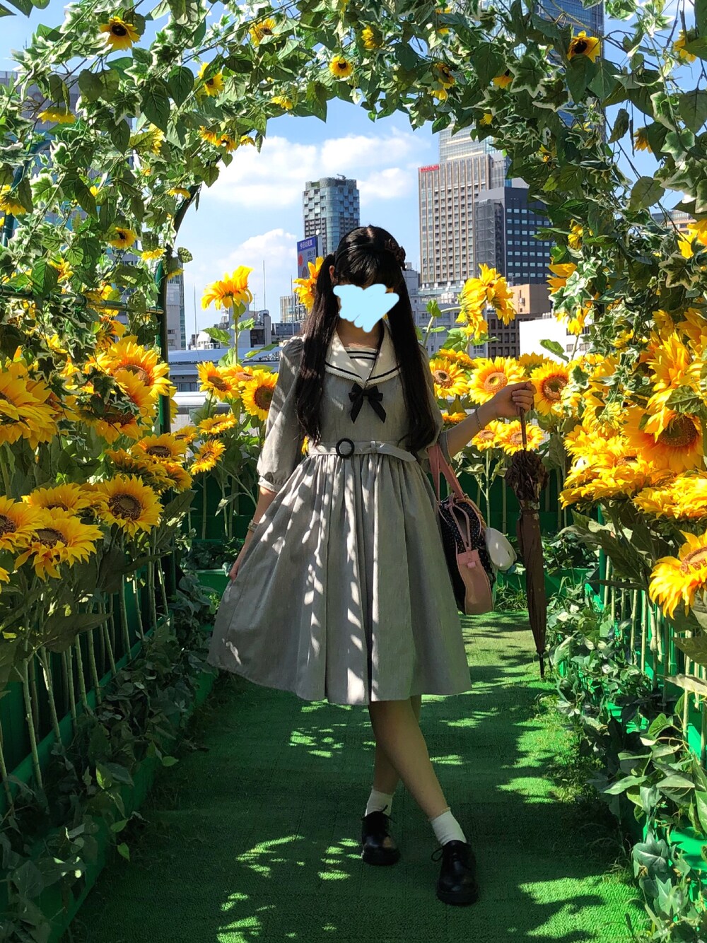 「夏セールで買いました、夏コーデ、夏、セーラー、ワンピース、イノセントワールド、ツインテール、ひまわり」｜「Innocent Worldのアイテム（ワンピース、グレー系）」を使った、manaca*さん（レディース・168cm）の夏コーディネートの1枚目の写真