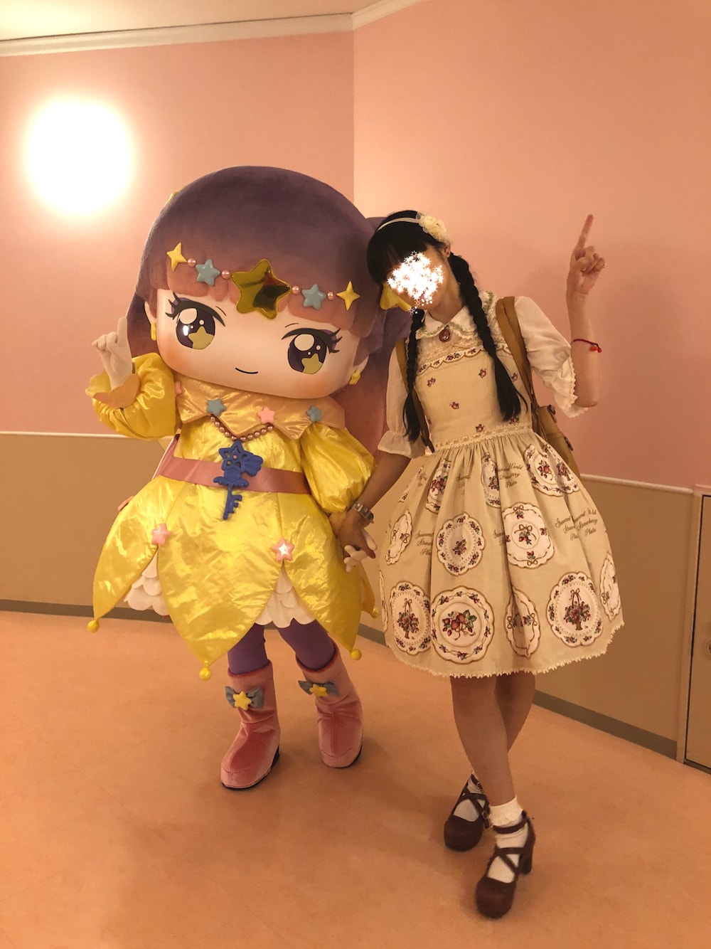 「休日スタイル、いちご、ジャンパースカート、夏コーデ、夏、lolita、lolitafashion、ロリータ」｜「Innocent Worldのアイテム（ジャンパースカート、ベージュ系）」を使った、manaca*さん（レディース・168cm）の夏コーディネートの1枚目の写真