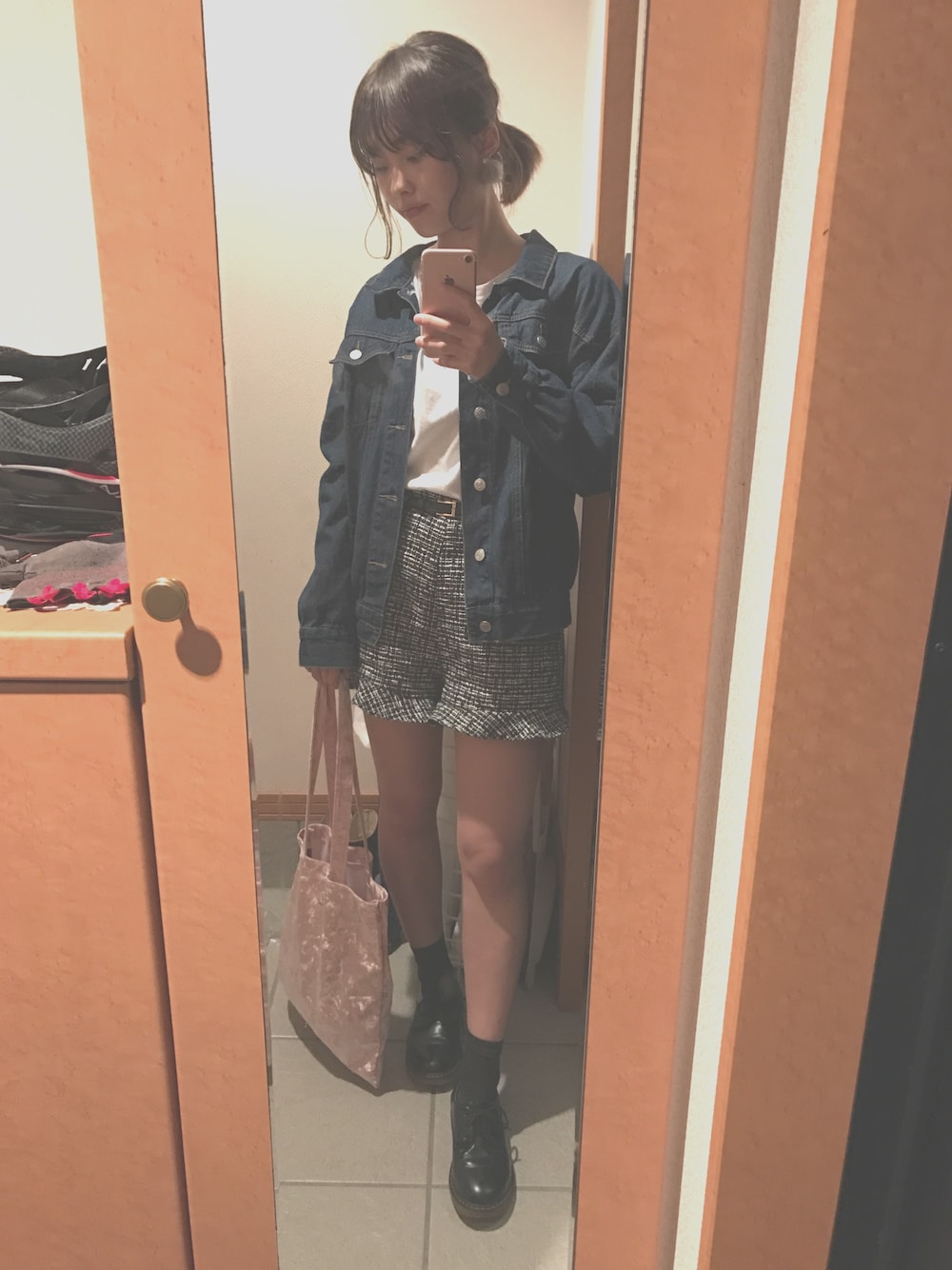 「ootd、autumn、casual、カジュアル、Gジャン、ツイードパンツ、ベロア、ノベルティー、Heather」｜「one after another NICE CLAUPのビッグGジャン（デニムジャケット、ブルー系）」を使った、Hitomiさん（レディース・160cm）の秋コーディネートの1枚目の写真