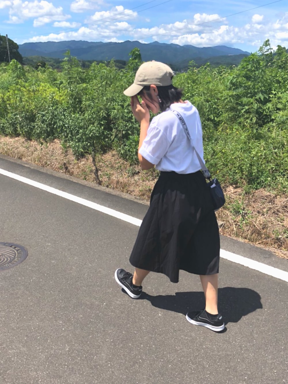 「秋コーデ、シンプル、シロティー、GU、VANS、プチプラ」｜「GUのアイテム（スカート、ブラック系）」を使った、カホさん（レディース・154cm）の秋コーディネートの1枚目の写真